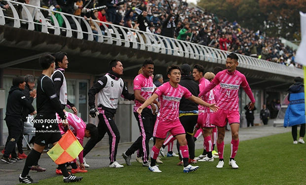 写真：栃木は表原（中央11番）の2得点などでつくばに4－0で勝利した。