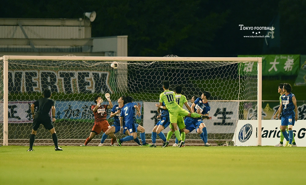 写真：後半にゴールを許す東京ユナイテッド。