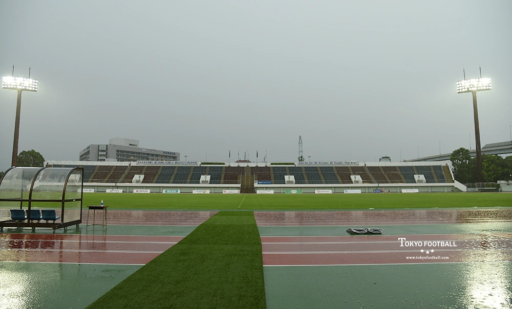 写真：雷雨で中止となった試合会場のスピアーズえどりくフィールド。