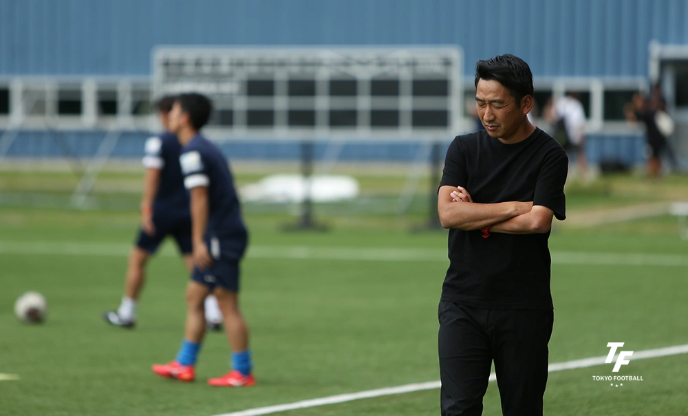 写真:東京ユナイテッド・福田監督。