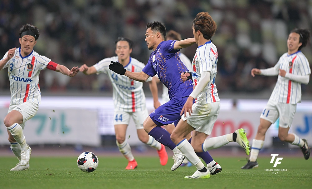 写真：終盤にゴールに迫るクリアソン新宿の中山。