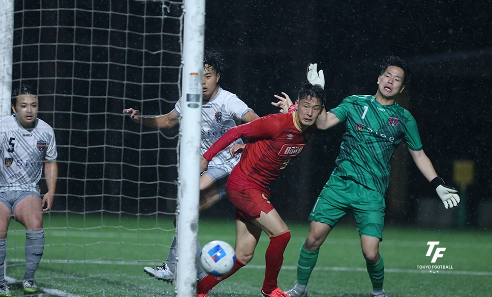 写真:後半に決勝点を狙うKOREAのFW朴昇泰。