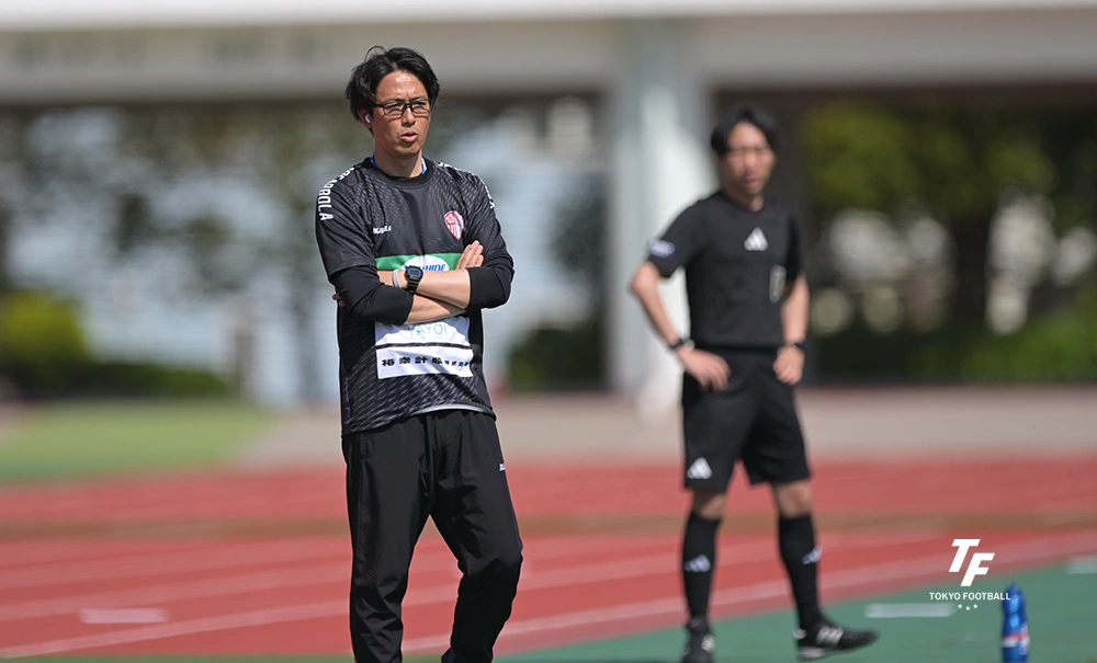 写真:契約解除が決まった東京23FCの安田監督。